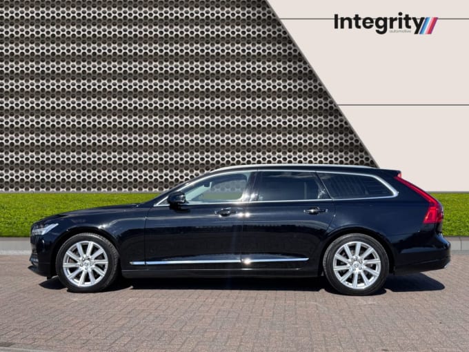 2025 Volvo V90