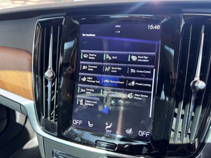 2025 Volvo V90