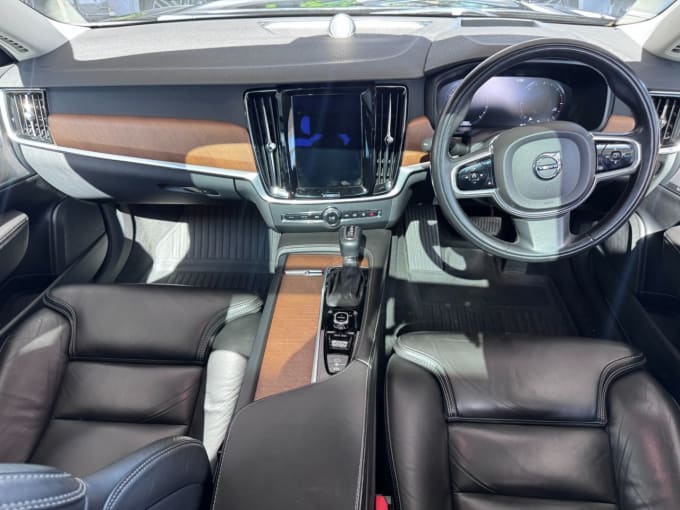 2025 Volvo V90