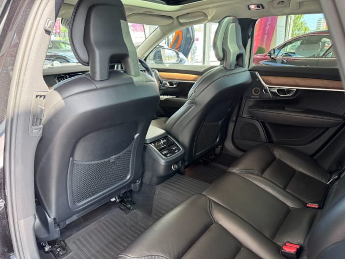 2025 Volvo V90