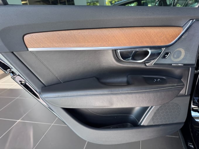 2025 Volvo V90
