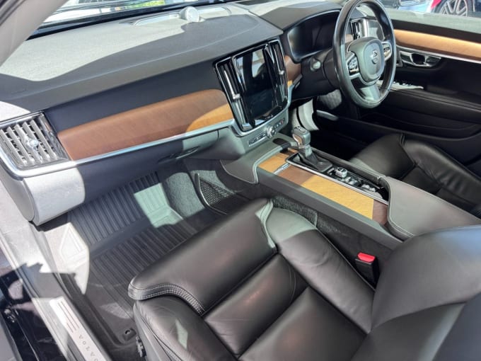 2025 Volvo V90