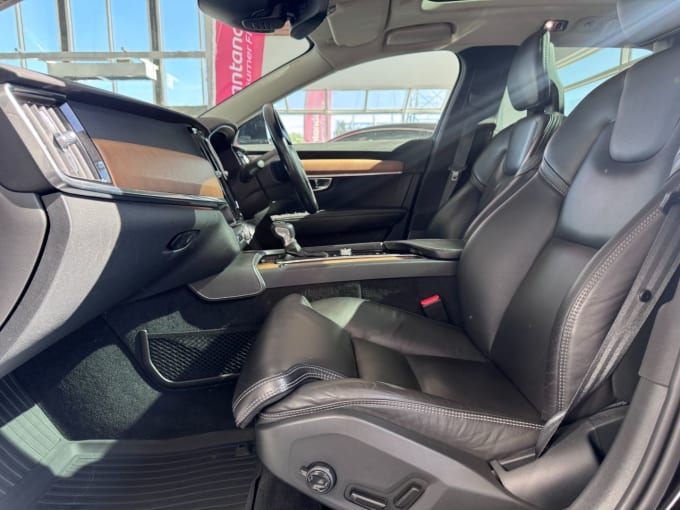 2025 Volvo V90