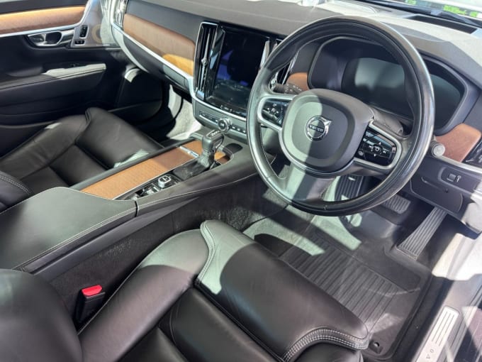 2025 Volvo V90