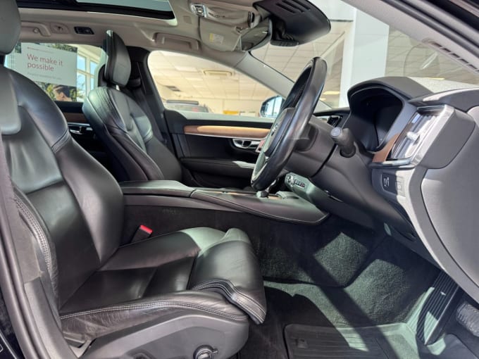 2025 Volvo V90