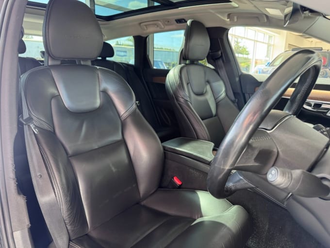 2025 Volvo V90