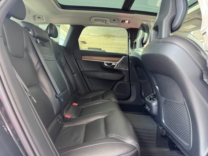 2025 Volvo V90