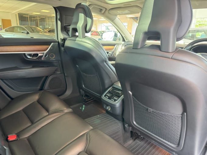 2025 Volvo V90