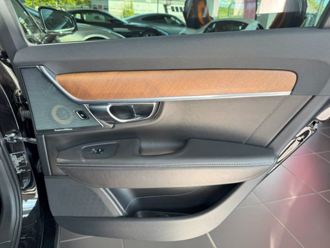 2025 Volvo V90