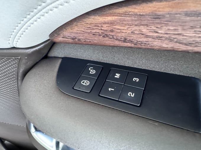 2025 Land Rover Discovery