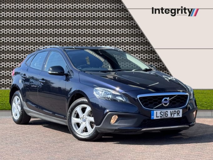 2025 Volvo V40 Cross Country