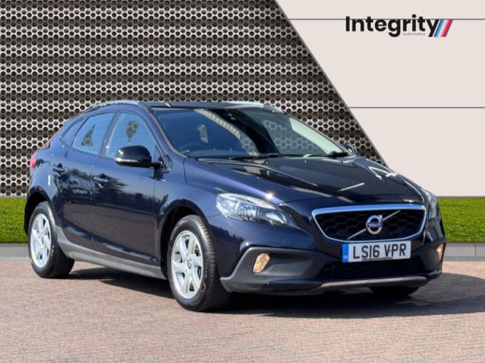 2025 Volvo V40 Cross Country