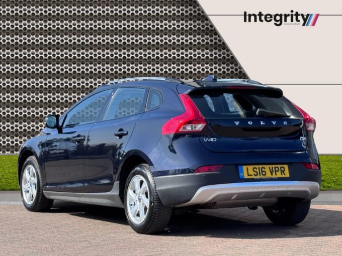 2025 Volvo V40 Cross Country