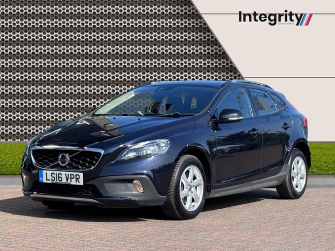 2025 Volvo V40 Cross Country