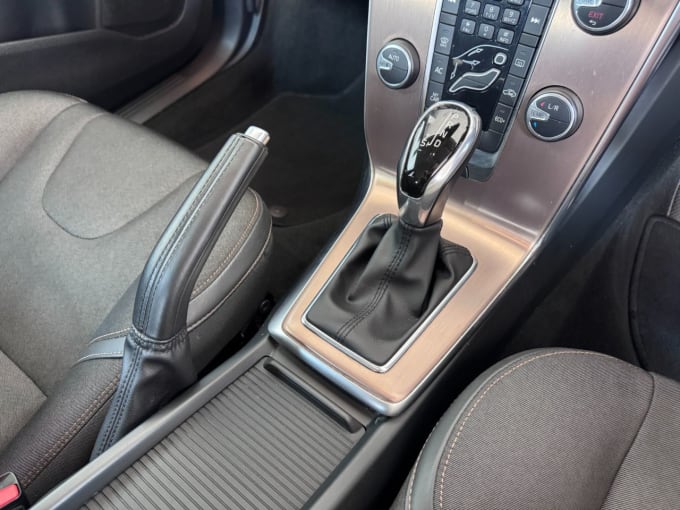2025 Volvo V40 Cross Country