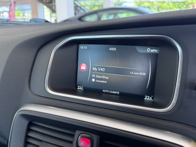 2025 Volvo V40 Cross Country