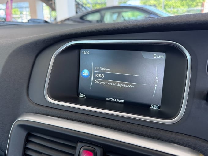 2025 Volvo V40 Cross Country