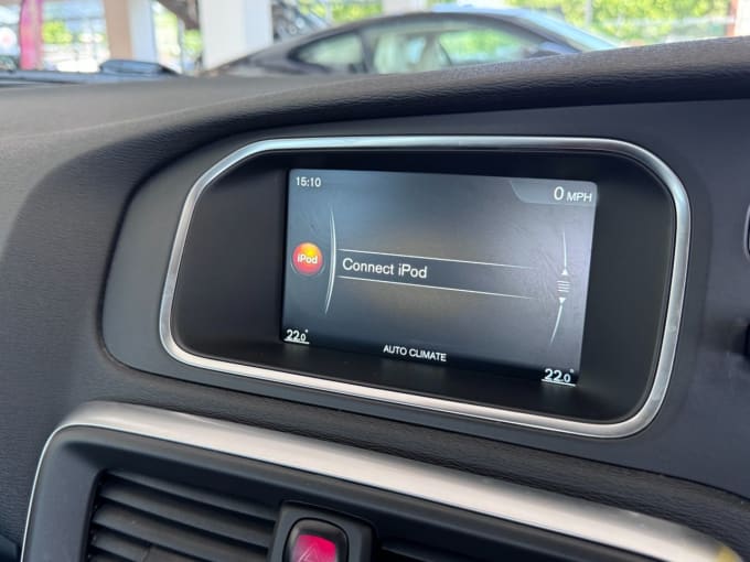2025 Volvo V40 Cross Country