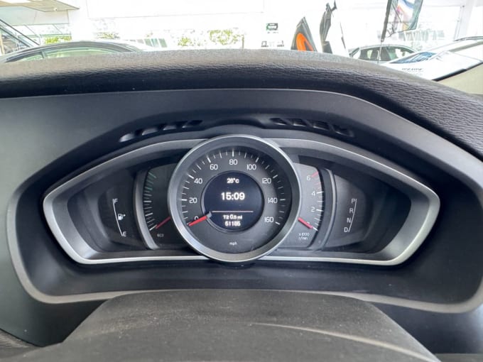 2025 Volvo V40 Cross Country