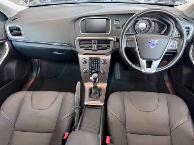 2025 Volvo V40 Cross Country