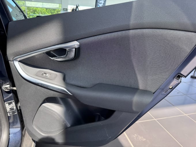 2025 Volvo V40 Cross Country