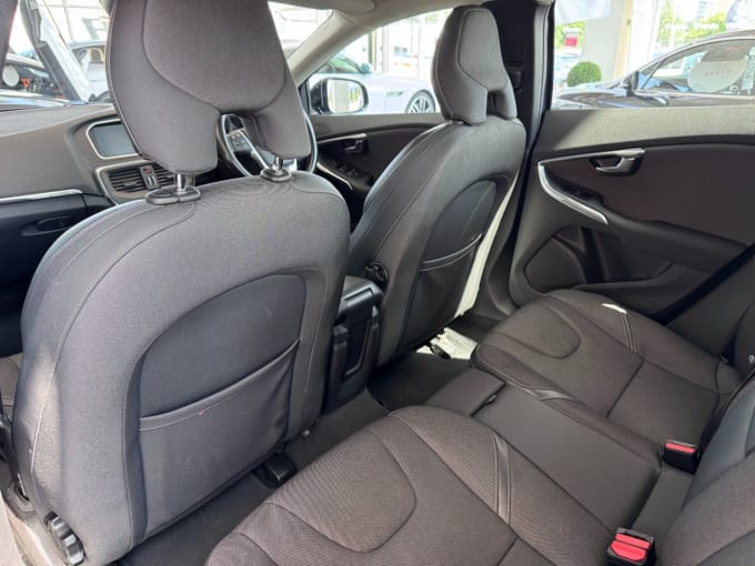 2025 Volvo V40 Cross Country