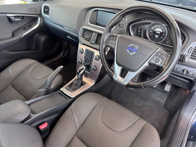 2025 Volvo V40 Cross Country