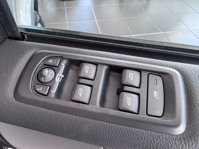 2025 Land Rover Discovery 4