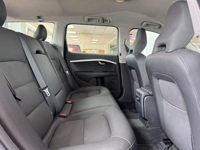 2025 Volvo V70