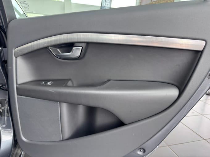 2025 Volvo V70
