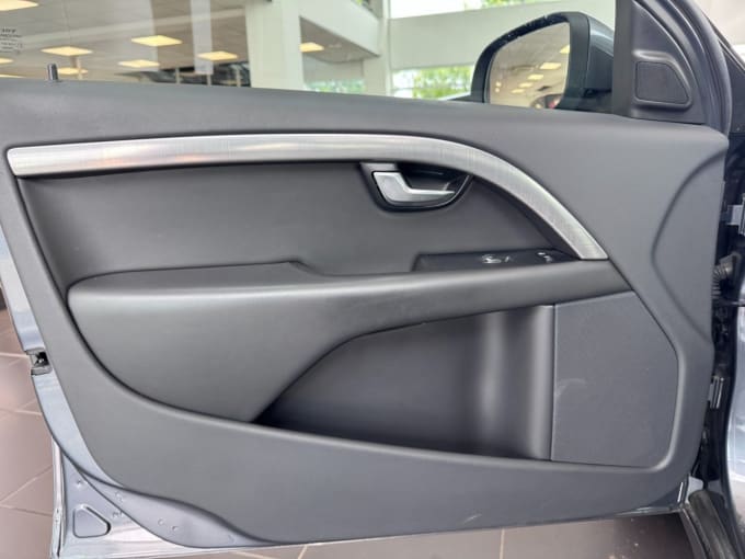 2025 Volvo V70