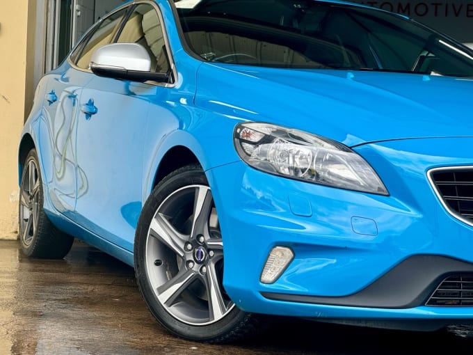 2024 Volvo V40