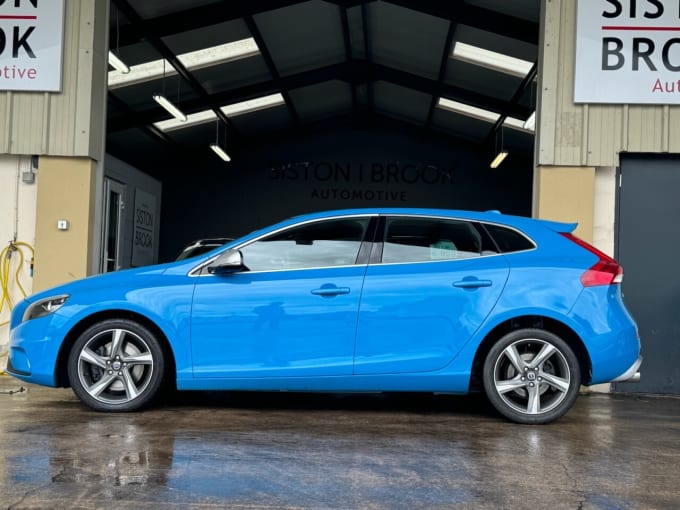 2024 Volvo V40