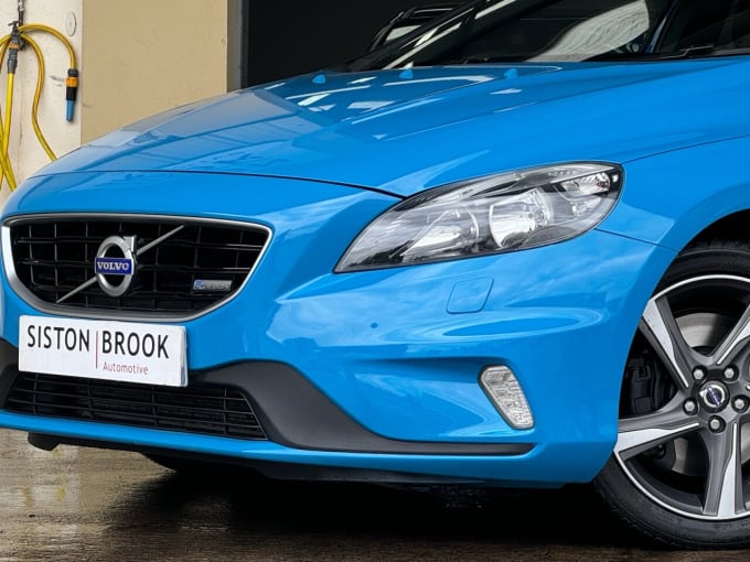 2024 Volvo V40