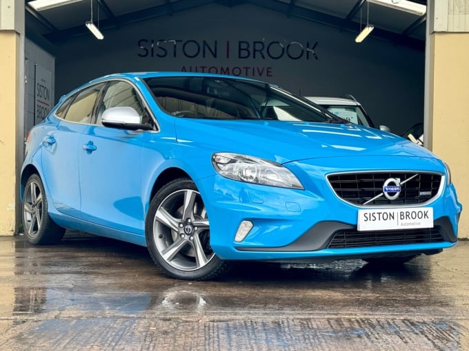 2024 Volvo V40