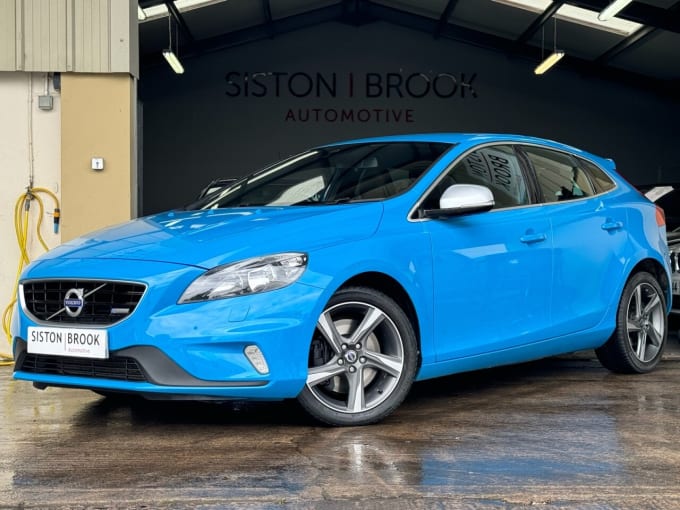 2024 Volvo V40