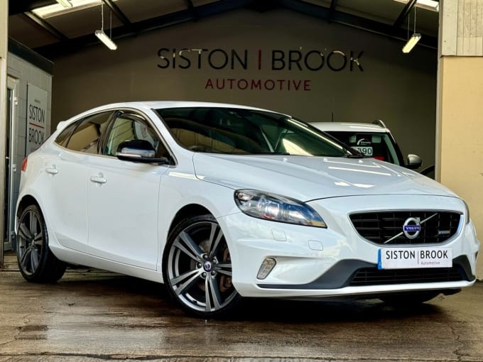 2024 Volvo V40