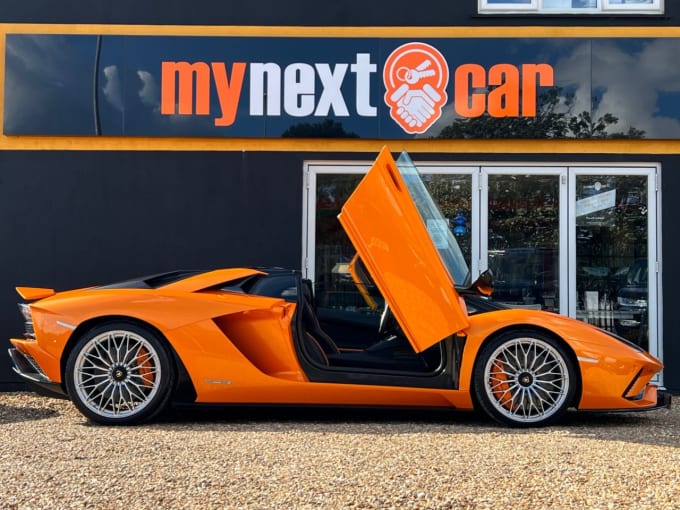 2025 Lamborghini Aventador S