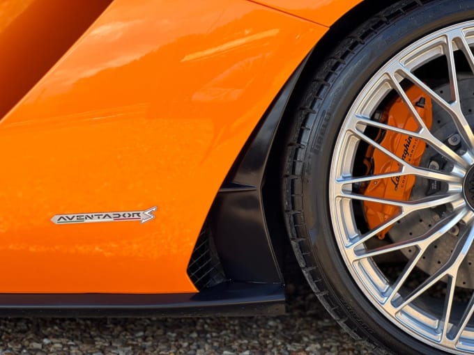 2025 Lamborghini Aventador S