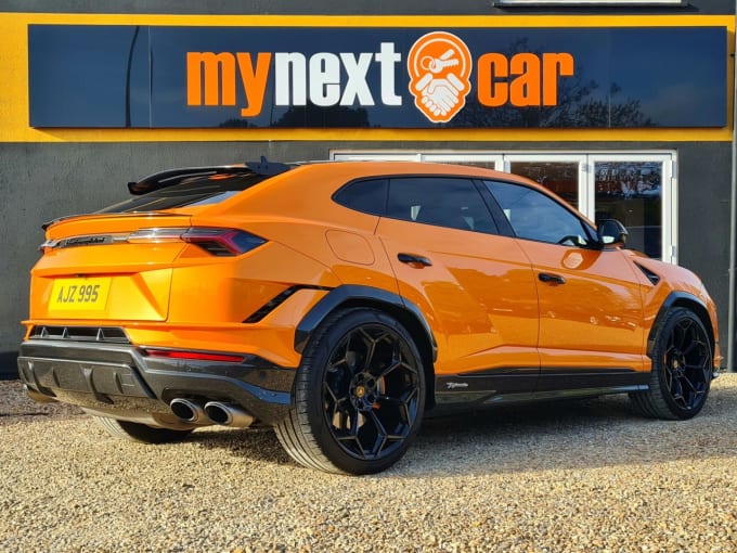 2025 Lamborghini Urus