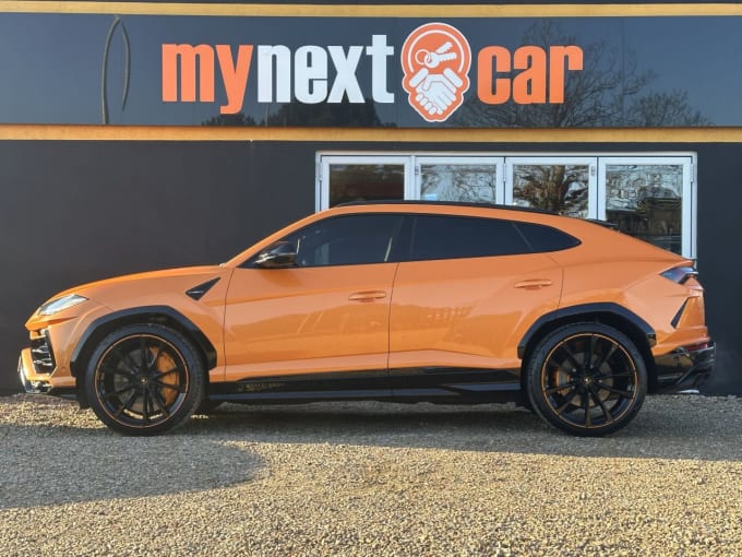 2025 Lamborghini Urus