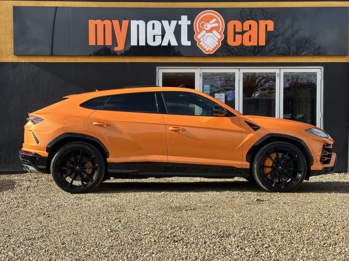 2025 Lamborghini Urus