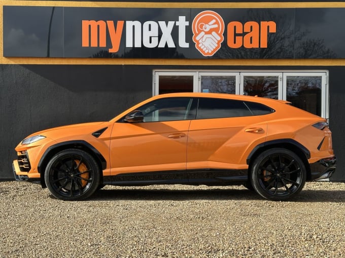 2025 Lamborghini Urus