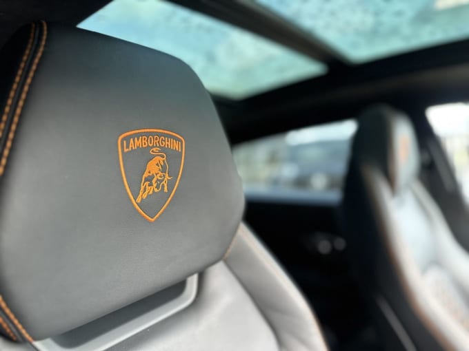 2025 Lamborghini Urus