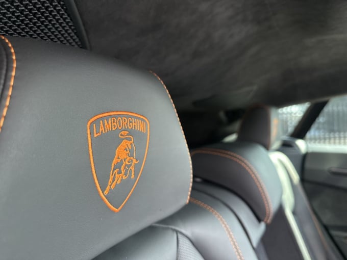 2025 Lamborghini Urus