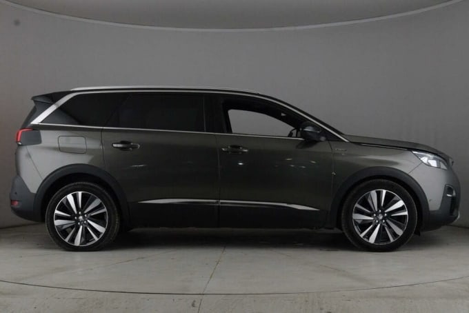 2025 Peugeot 5008