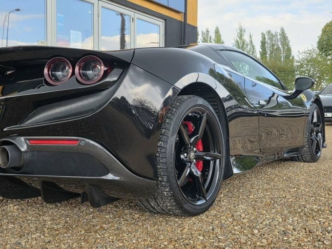 2025 Ferrari F8