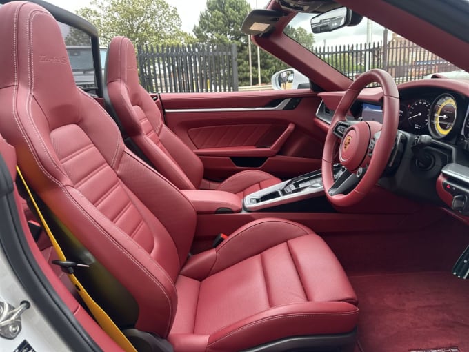 2025 Porsche 911