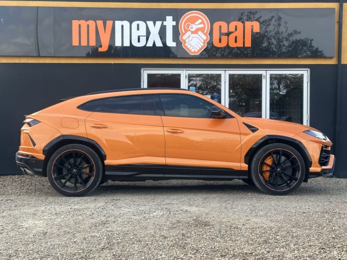 2025 Lamborghini Urus