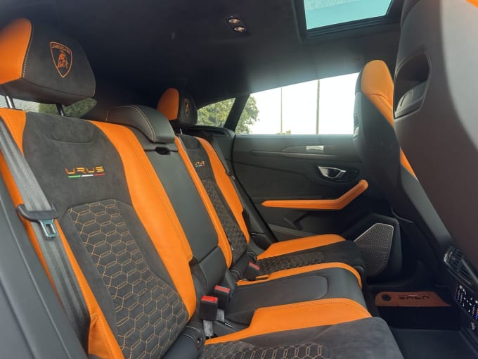 2025 Lamborghini Urus